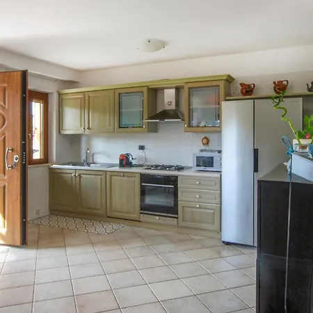 Apartment 3 Bedroom In